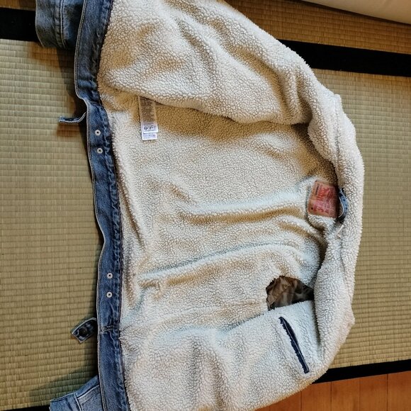 Vintage Levi's Sherpa Lined Denim Jacket - Picture 3 of 5